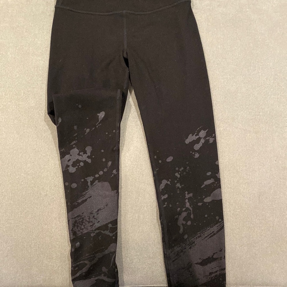 Like new! Athleta Girl leggings.